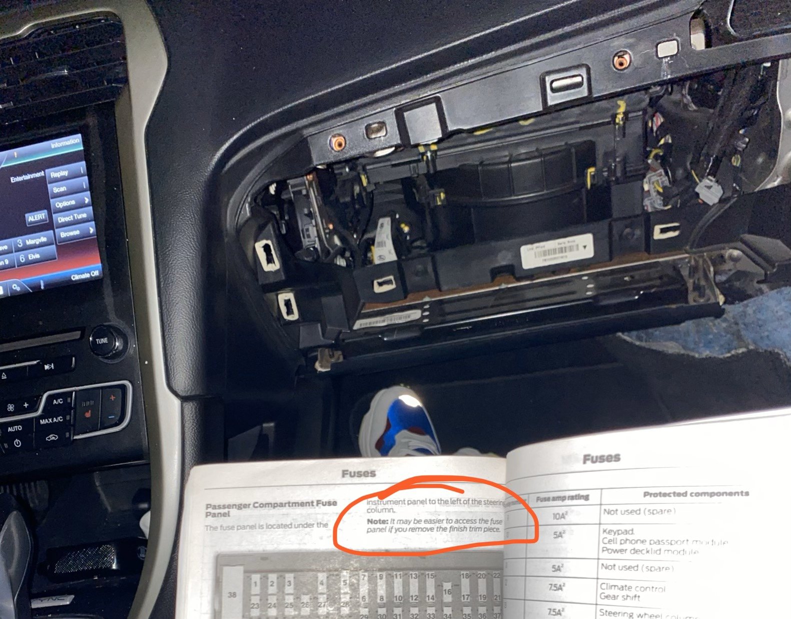 Passenger compartment fuse panel - Audio, Navigation & SYNC - Ford