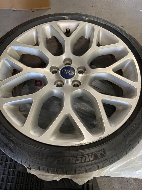 19 inch Y spoke wheel.jpg
